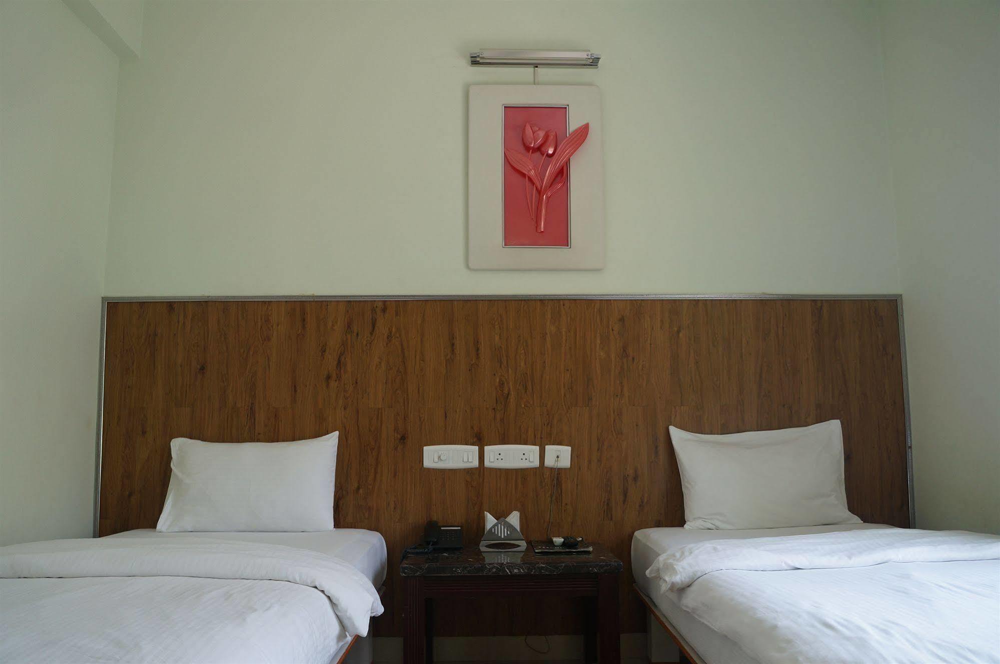 Lotels Hotel Chennai Exterior photo