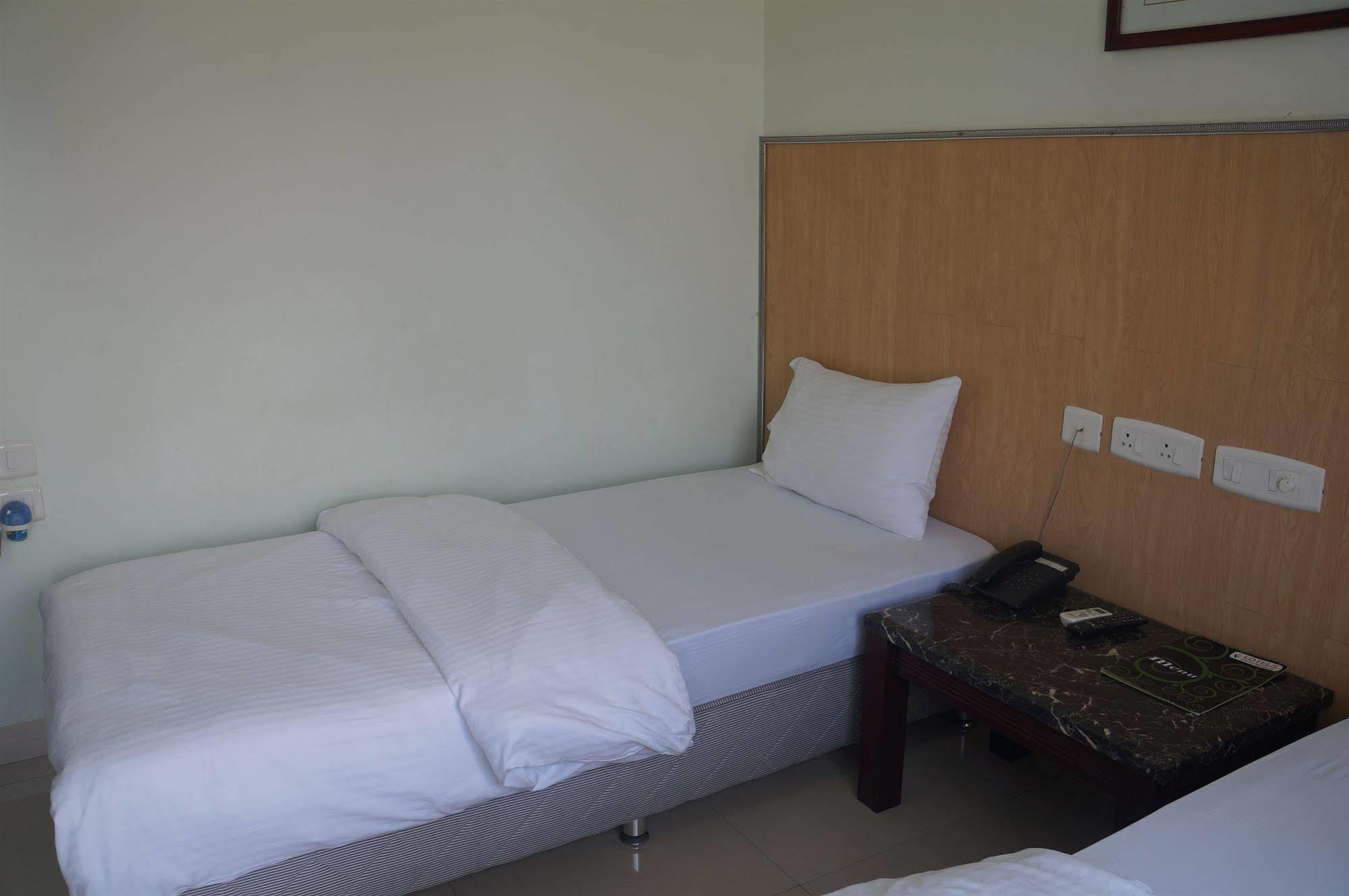 Lotels Hotel Chennai Exterior photo