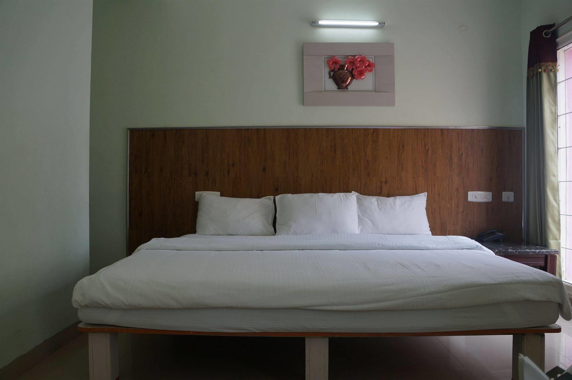 Lotels Hotel Chennai Exterior photo